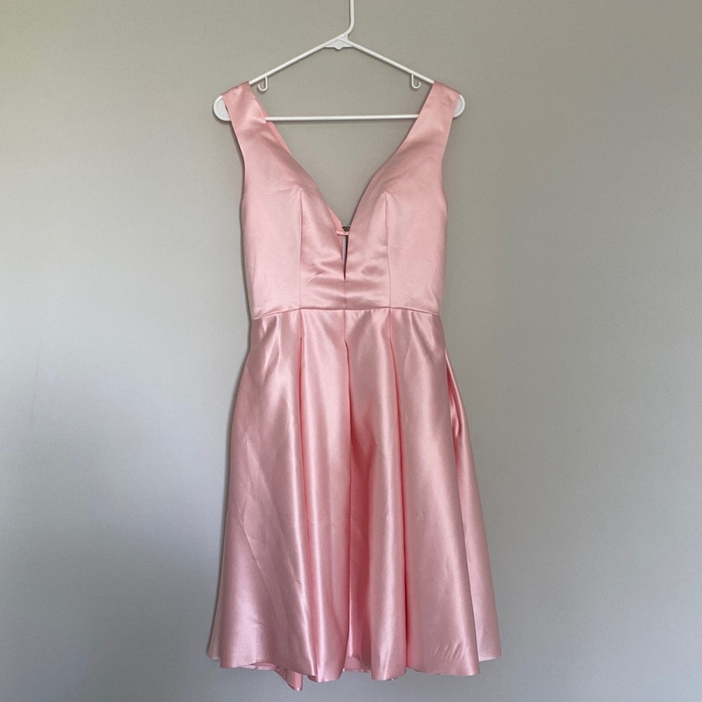 Light pink formal short dress. Size 6